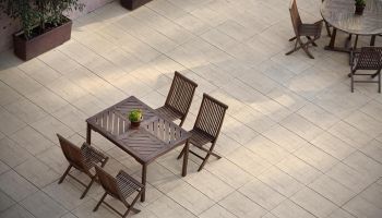 Tables sur la  terrasse Catalunya